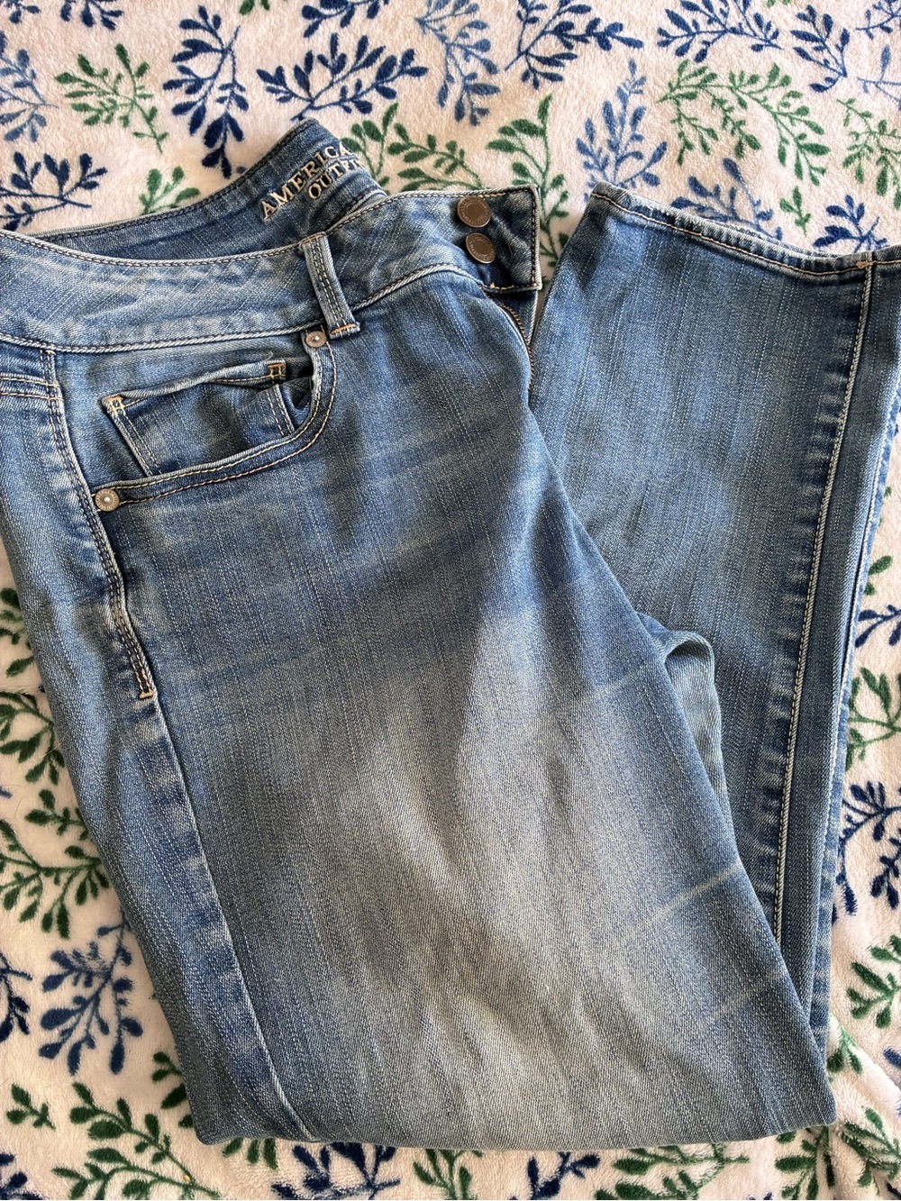 American Eagle Outfitters Light Wash Ankle Crop Jeans